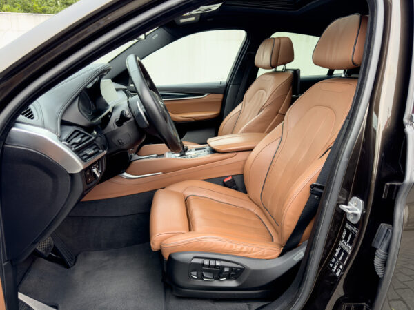 venda / compra carro usado / semi-novo BMW X6 M M50 d xDrive castanho. MPPAIVA-Automotive o seu stand automóvel de confiança